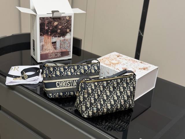 Plain Letter Design with Folding Box/Airplane Box Size: 22.13cm Dior Nomad New L