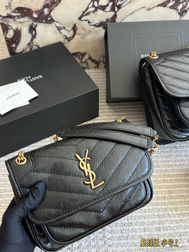 Comes with box. Size: 28*22cm (Large), 22*18cm (Small), 19*15cm (Mini). The Niki