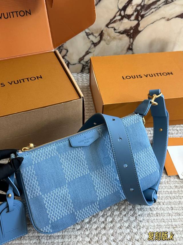 Replica My darlings, today I'm sharing some LV men's bags with you! LV men's bag