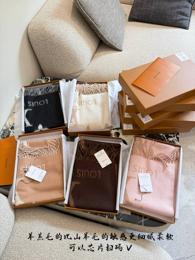 Top-quality original LV best-selling scarf, a must-have! Wearing it makes you lo