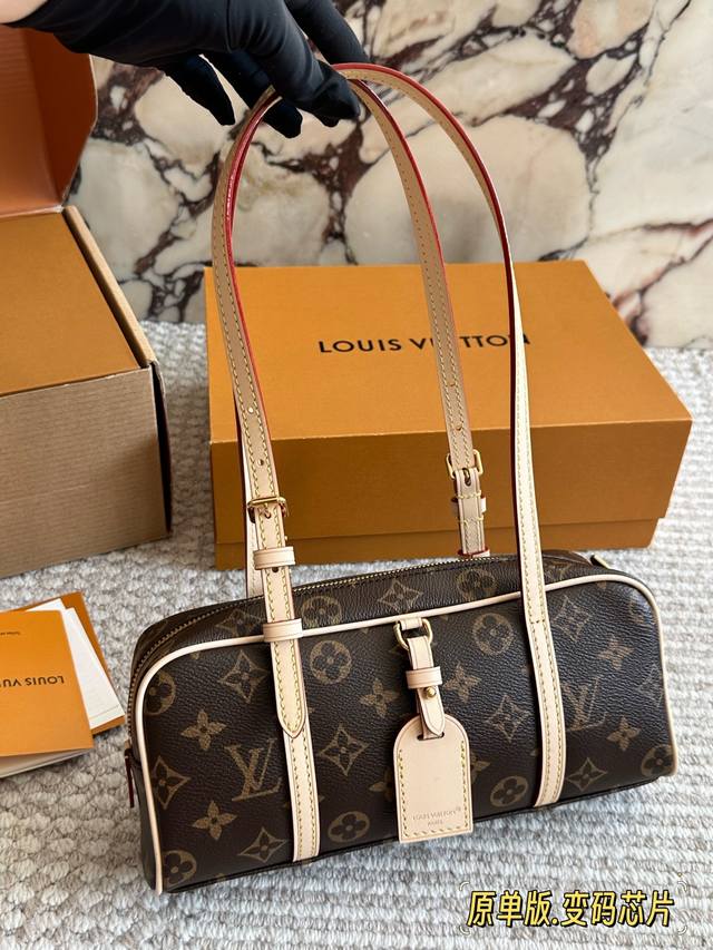 Comes with box Size 26 11Cm Lv New Hangon Bowling Bag Highly recommend the new m