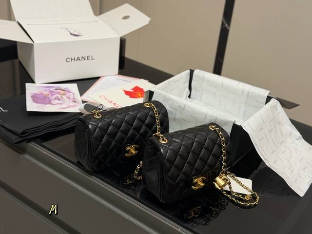 Folding box/airplane box Size: 17*13Cm 20*12Cm Chanel double C square chubby Sof