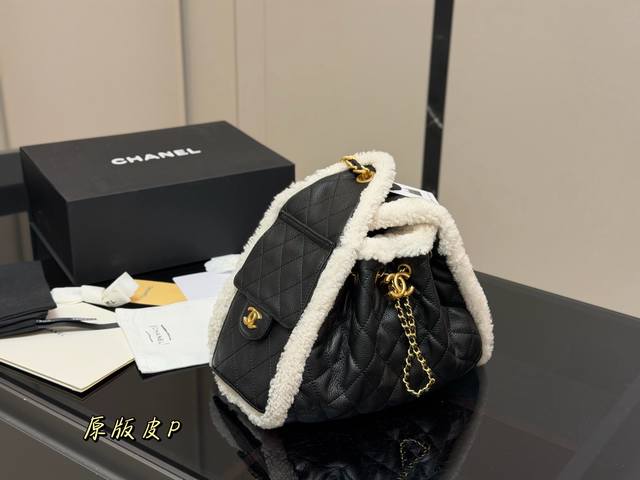 Comes with a folding box Chanel 25 Bag Absolutely stunning This year's Chanel 25