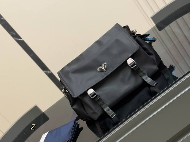 This Prada classic messenger bag is truly irresistible! Its simple design and un