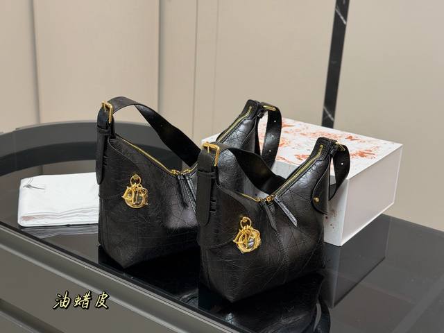 Box included. Size: 28cm x 22cm. My first bag for autumn is the Dior Voyage! Mad