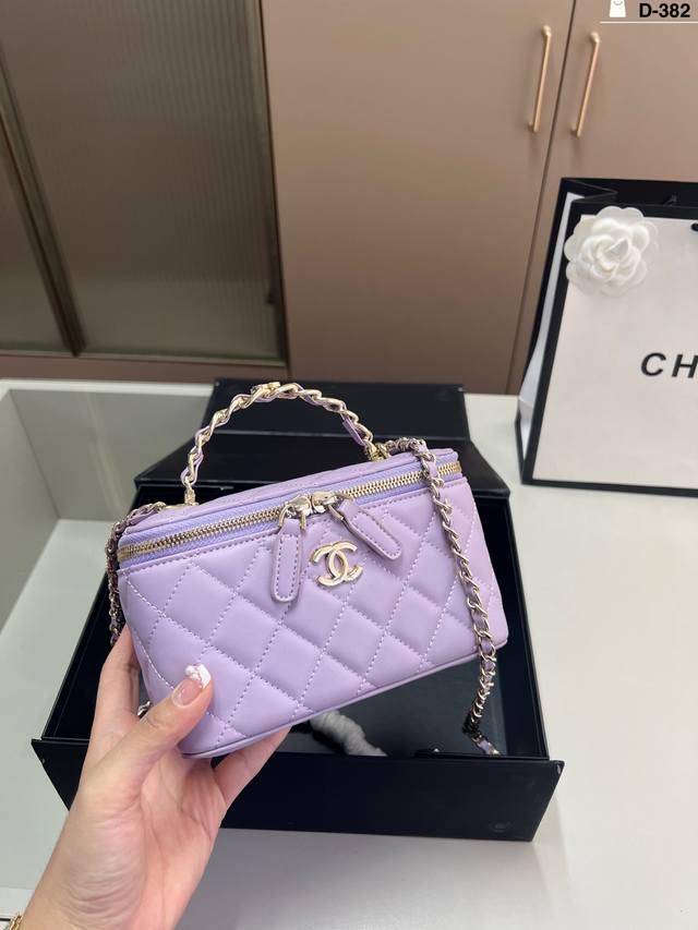 Chanel hand-held makeup case Ddd
