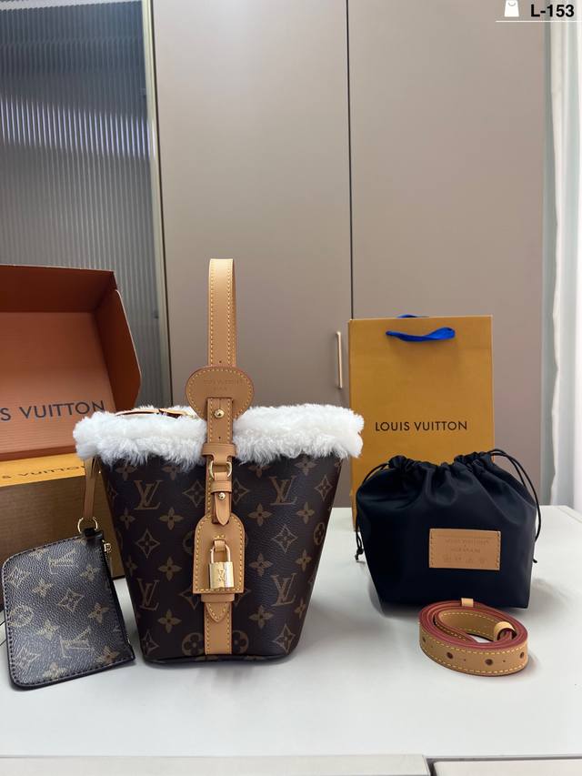 Chip version Decorative lock without key Lv All Inbb Bucket bag with a great vib