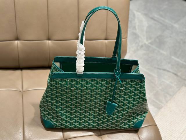 Goyard shopping bag Goyard Bellechasse Biaud commuter bag, a must-have for white