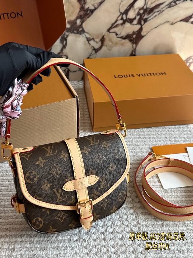 Original single version with box. Size: 20*16cm. New small saddle bag from L'Or