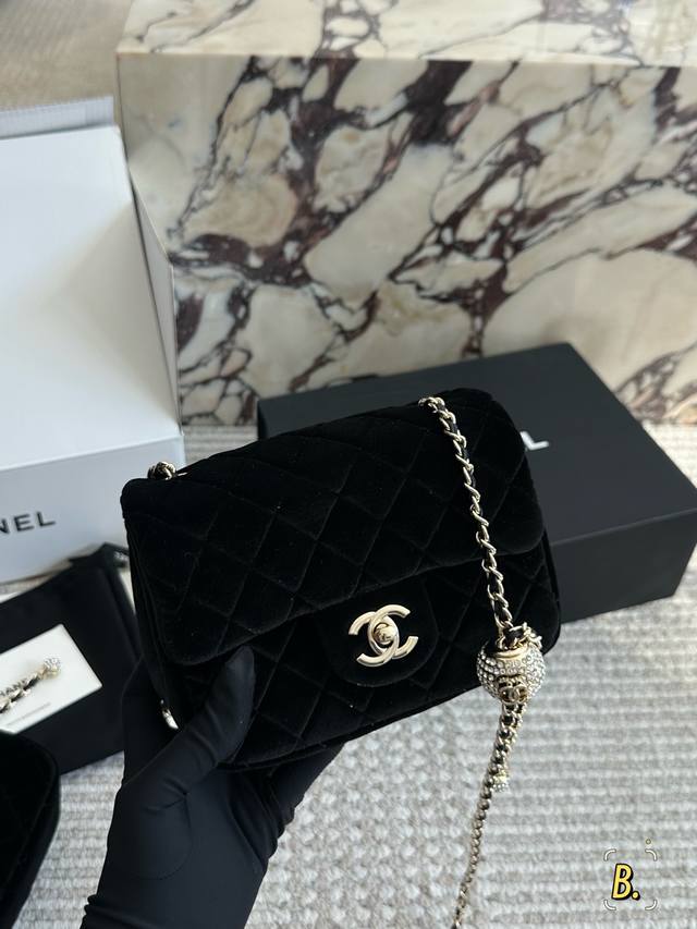 Comes with full packaging. Velvet texture. Size: 20cm x 17cm. Upgraded version.