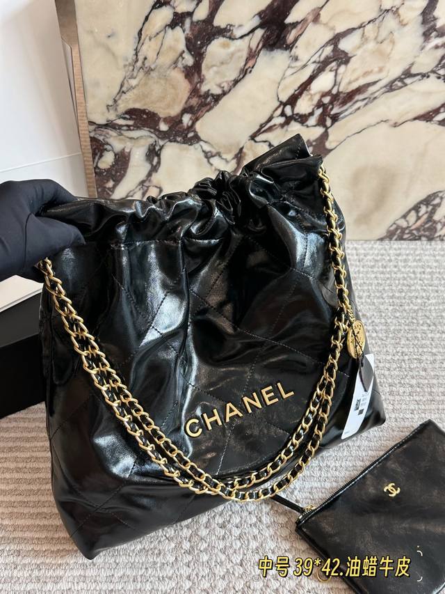 Comes with box, oil-waxed cowhide leather. Size: 39*42cm. So versatile! Chanel 2
