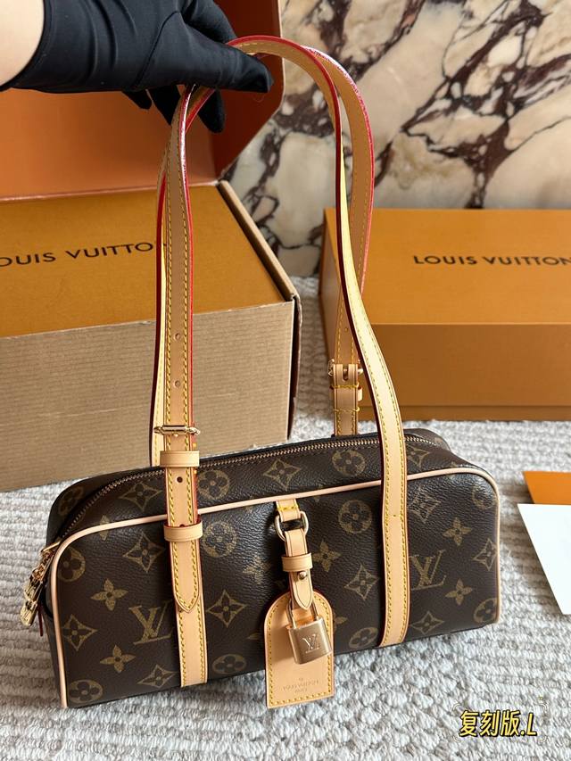 Comes with box Size 26 11Cm Lv New Hangon Bowling Bag Highly recommend the new m