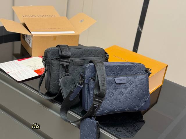 Comes with a folding box/airplane box. Size: 25*18.5Cm*7Cm. Men's Lv 3-in-1 bag.