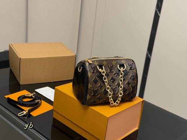 Comes with a folding box/airplane box. Lv Speedy 20 | The large sequined version