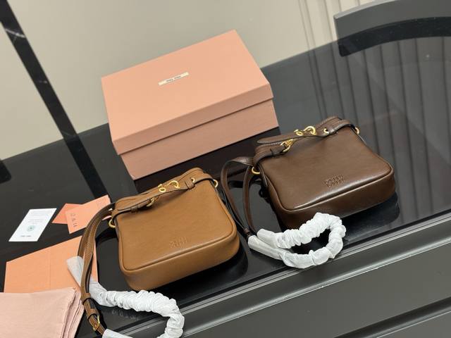 Upgraded box version Size: 18*20Cm Miumiu's little lucky bag The price-performan