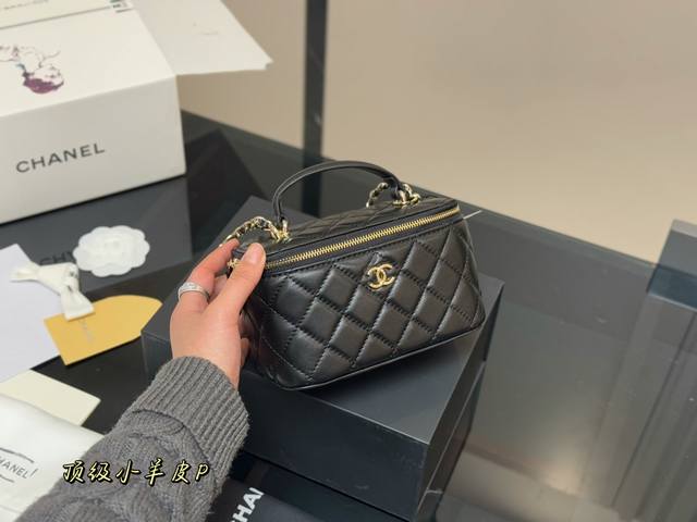 Comes with a folding case/airplane box. Upgraded quality. Size: 17.11cm. Chanel