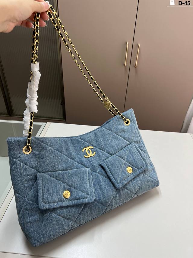 Chanel 25K Hobo Denim Tote Chain Bag. Classic large diamond quilting and chain