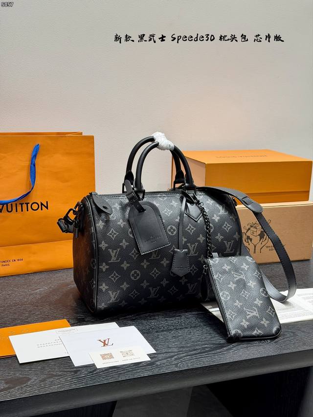 No box with chip Lv The new Speedy30 is a pleasant surprise [laughing emoji] 202