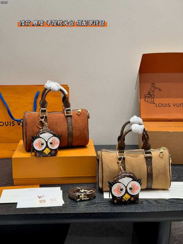 Comes with box and a matching coin purse charm! This new LV suede pillow-shaped