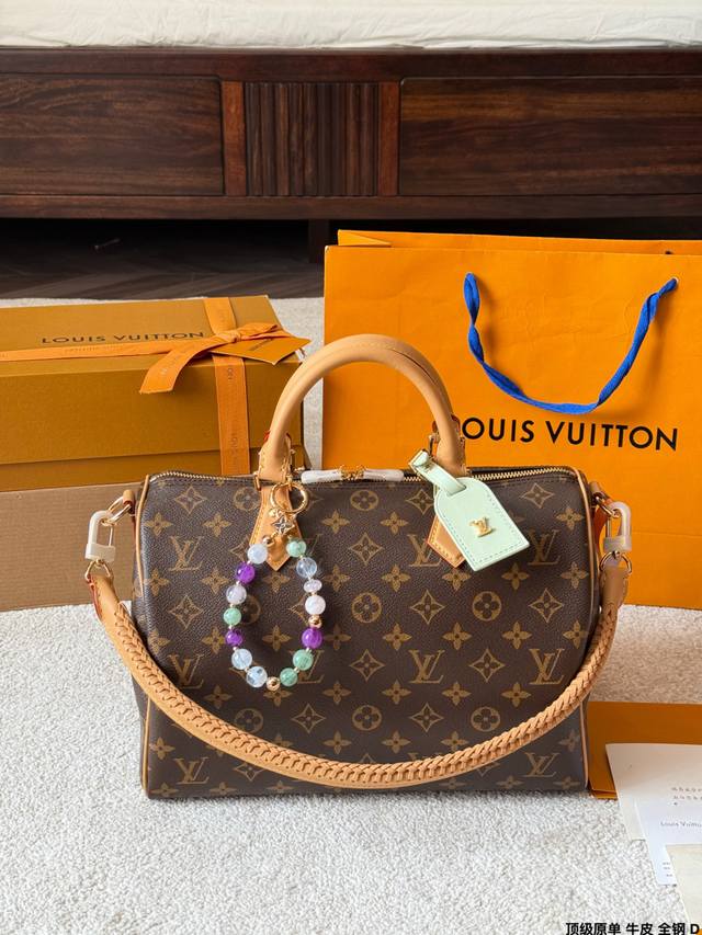 Top-quality original cowhide and steel LV Speedy Soft 30 pillow bag. This Tlv Sp