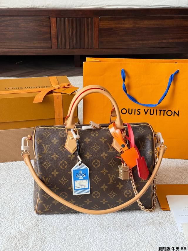 Replica Leather Louis Vuitton Speedy Soft 30 Pillow Bag. This Louis Vuitton Spee