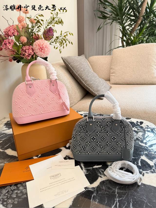 LV Neo Alma Bb Shell Bag (Ddd) The LV Neo Alma Bb shell bag is made of Monogram