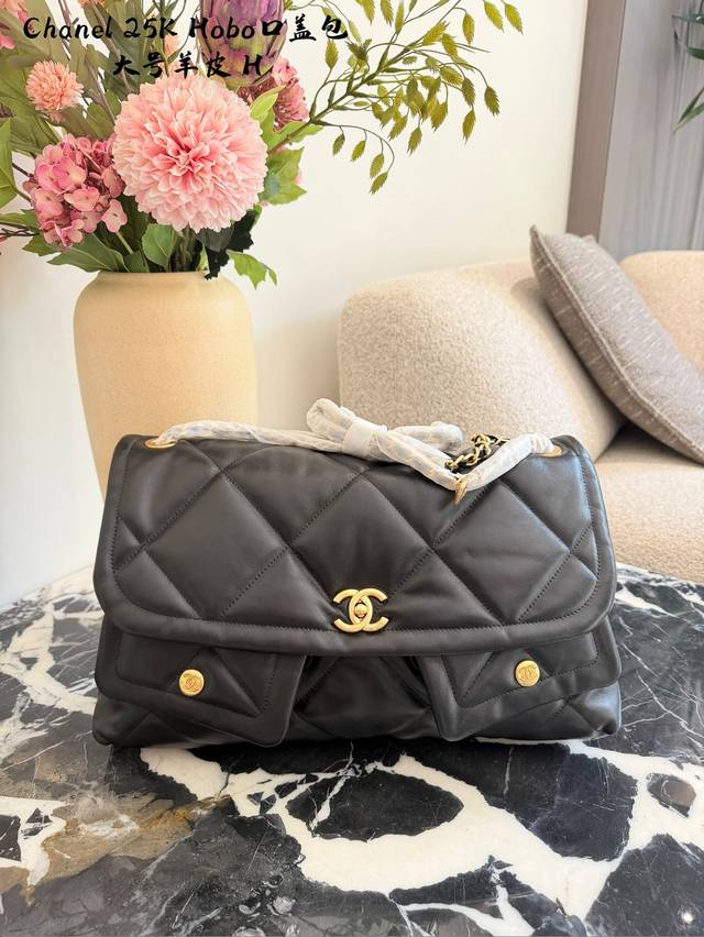 Chanel 25K Double Pocket Hobo Bag (Ddd) This Chanel 25K double pocket hobo bag f