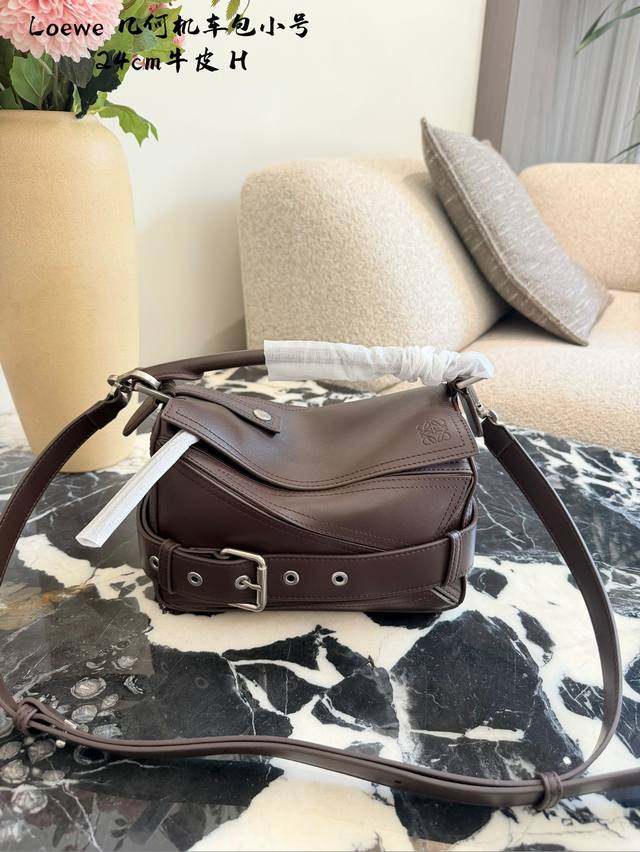 Loewe's new geometric bag, the Puzzle handbag in a punk-rebellious version. Loew