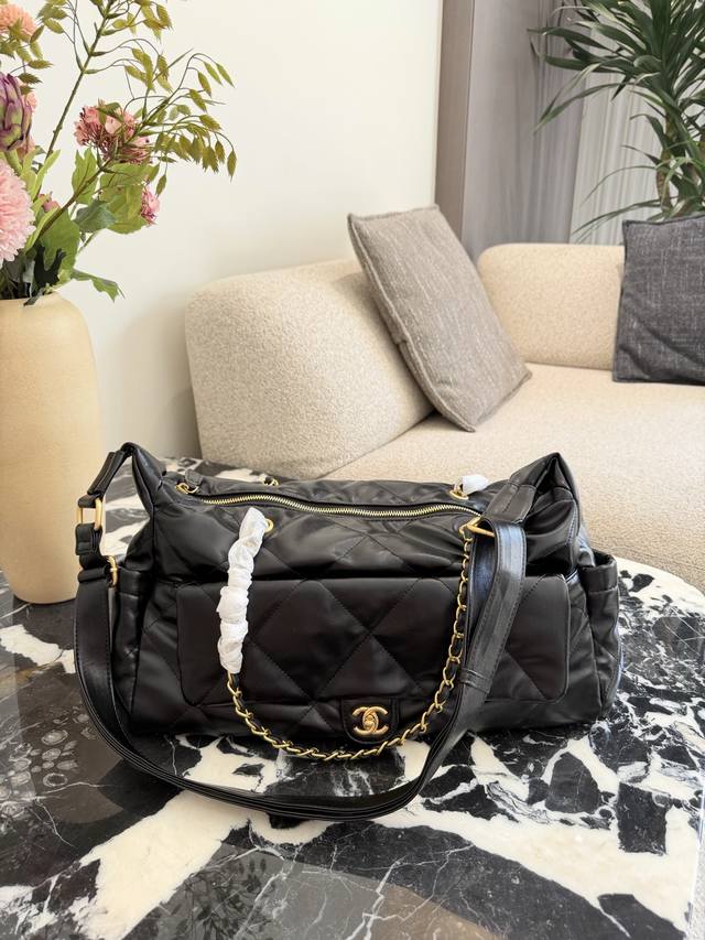 Chanel 25N Ski Collection Nylon Bag (Ddd) This Chanel 25N Ski Collection travel