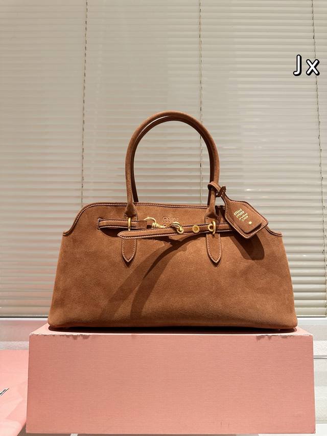 Miu Miu Aventure Horizontal Tote Bag. Made of premium Nappa lambskin, soft and s