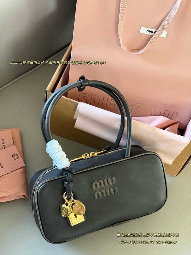 Comes with box Size: 28*15Cm Miumiu bowling briefcase distressed bag Miu is at i