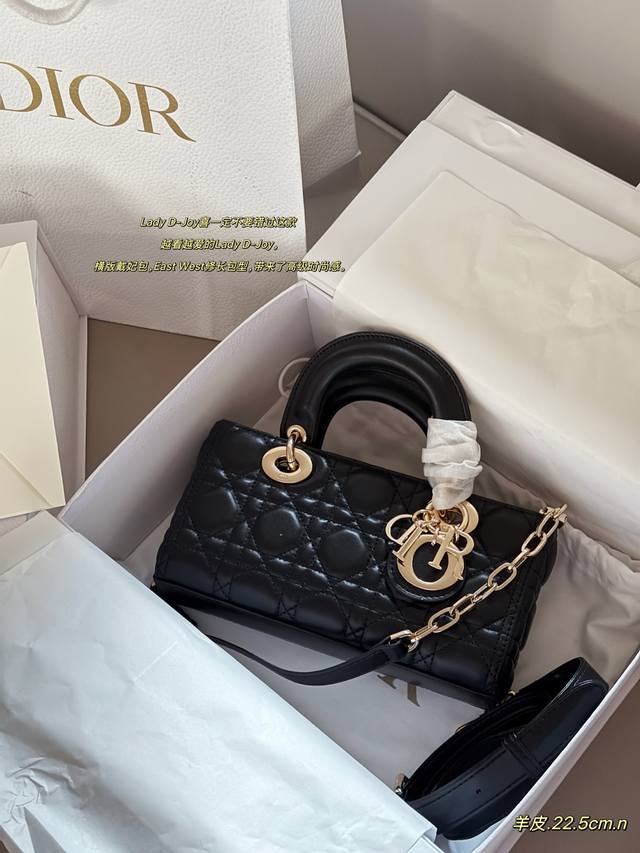 Lambskin leather bag with box. Size: 22*12cm. Horizontal Dior Lady Dior bag. The