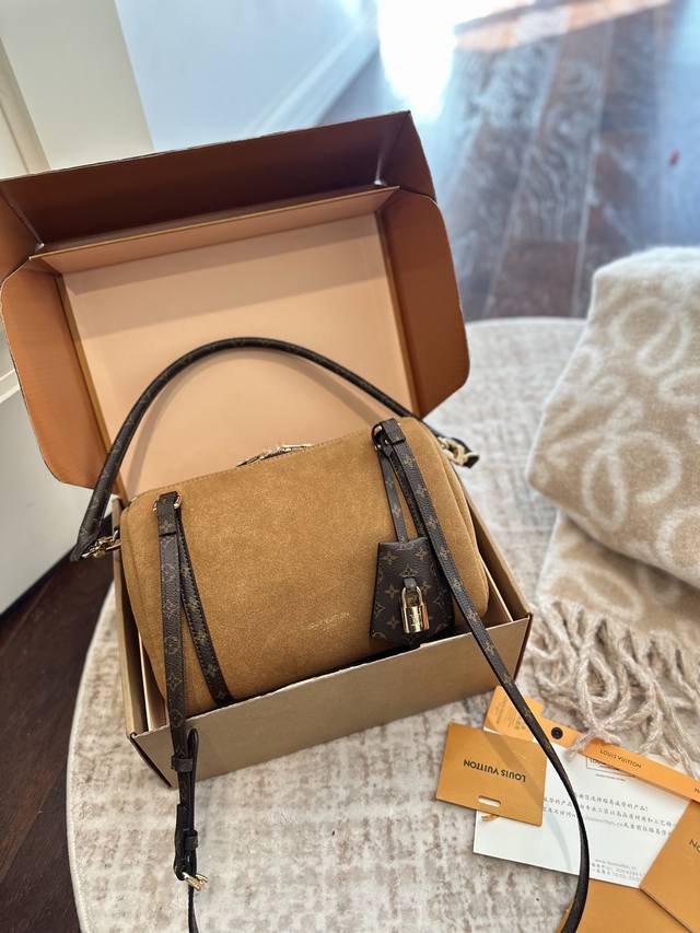 Top-grain suede Foldable gift box packaging LV Express, retro and textured This