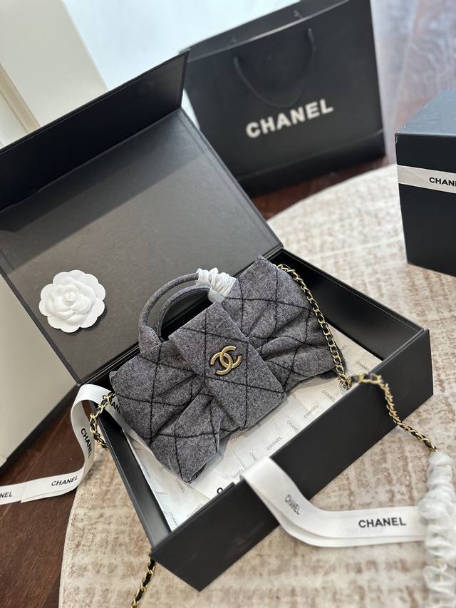 Foldable gift box packaging Size: 23Cm Chanel 25K new bow chain bag