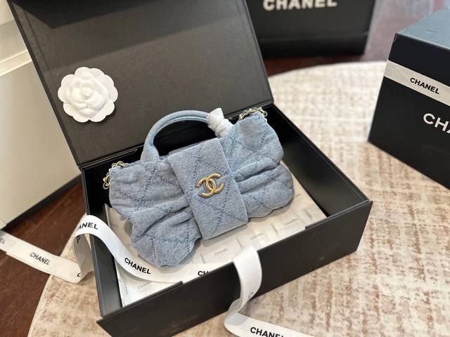 Foldable gift box packaging Size: 23Cm Chanel 25K new bow chain bag