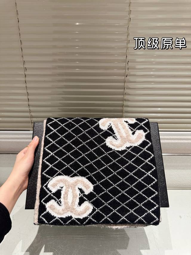 Chanel quilted knit scarf, a must-have for autumn and winter! New Chanel design