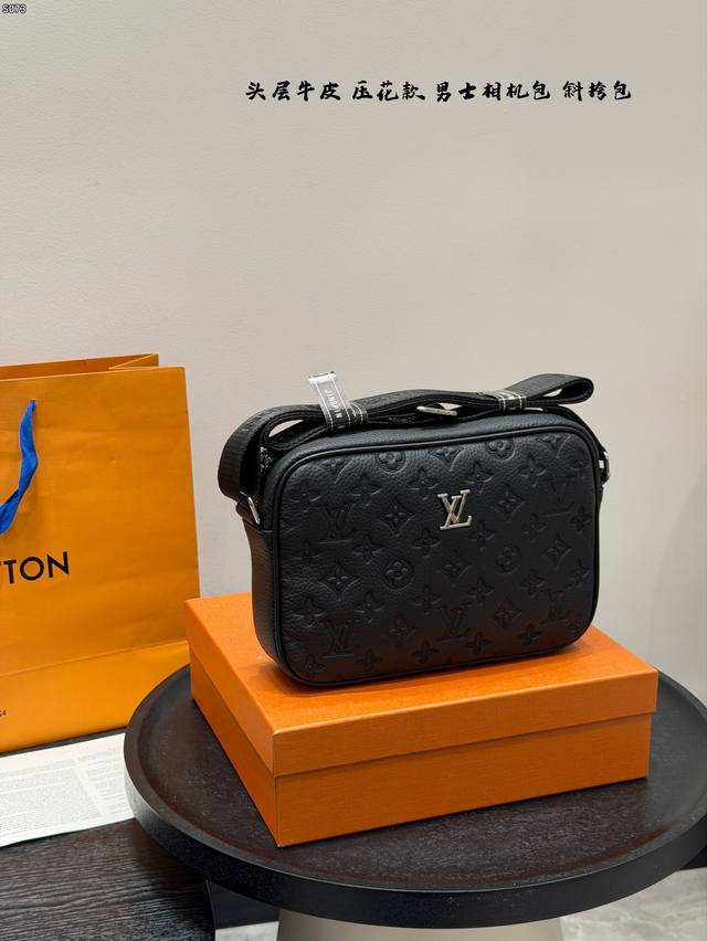 Gift Box, Top Layer Cowhide Embossed, Size: 23*14cm, LV Latest Men's Camera Bag,