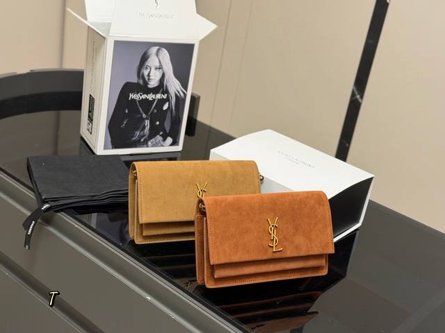 Comes with a folding box/airplane box. YSL Saint Laurent Sunset Bag. Accompany y