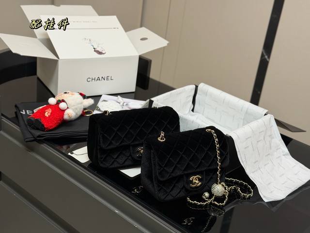 Comes with a folding box/airplane box. Size: 17.13cm x 20.12cm. Upgraded version