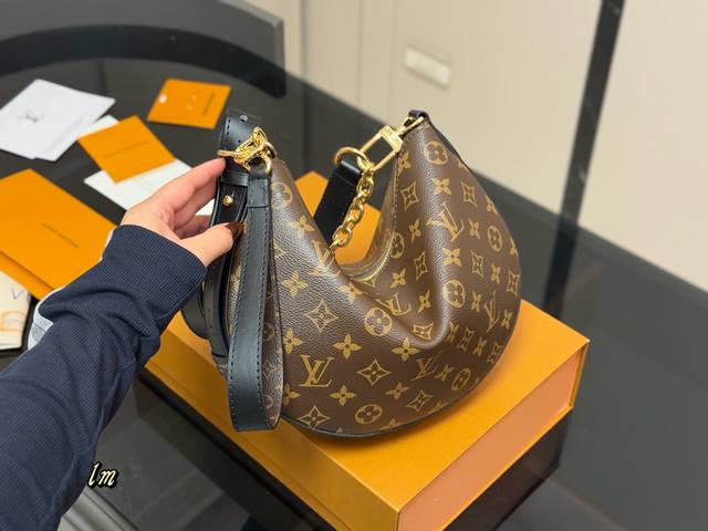Comes with a folding box. LV Cookie Bb handbag. [Detail-oriented people will lov