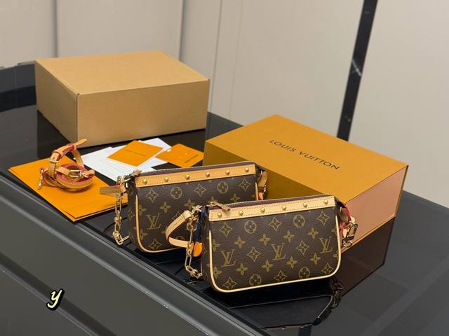 Comes with a folding box/airplane box. Size: 21.12cm. Newly popular mahjong bag.