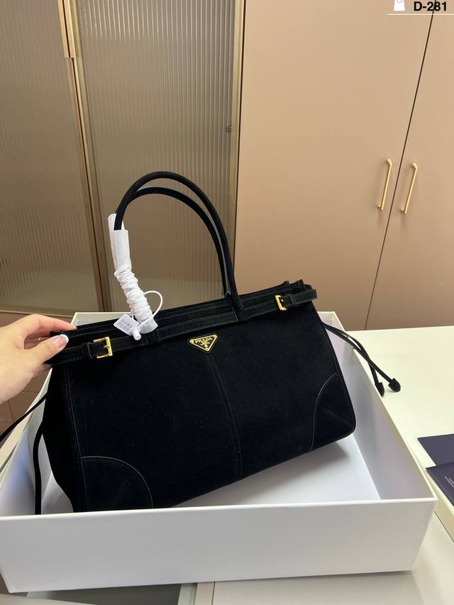 Prada's newest top-tier product, the Soft Lux, absolutely stuns me! Retro yet so