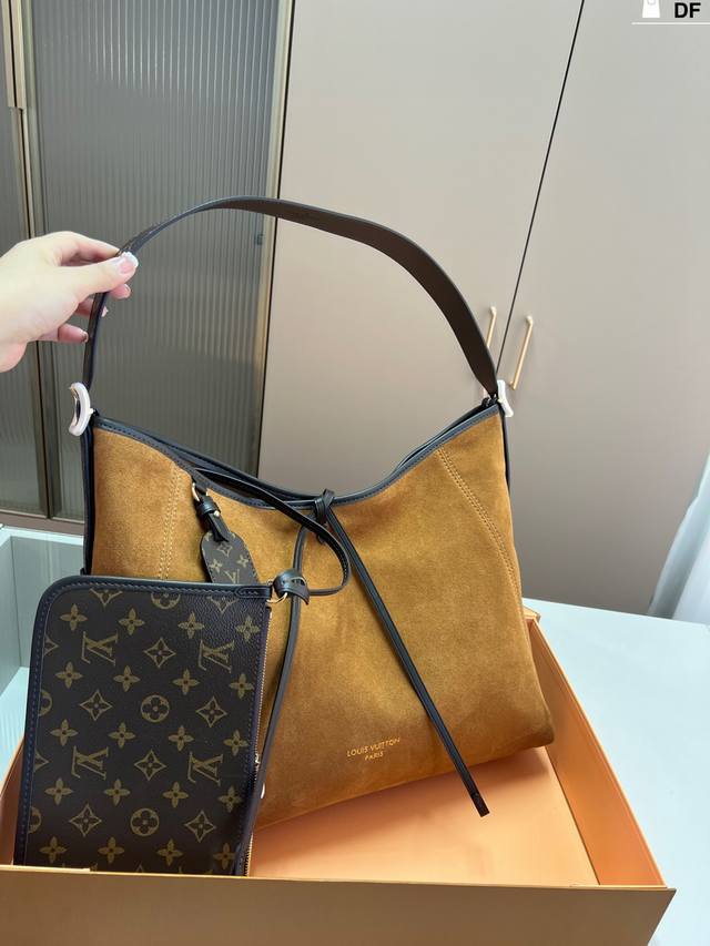 Chip version Lv Suede Carryall Compared to the new Iv product launched in March,