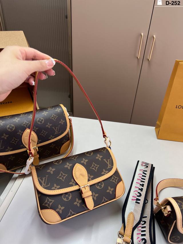 Calfskin Leather Bagdeo Bag The bagdeo bag is really beautiful and comfortable t