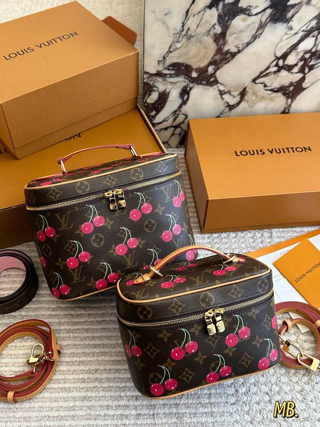 Comes with box Size: 24*17Cm 20*14Cm I never expected L'Or