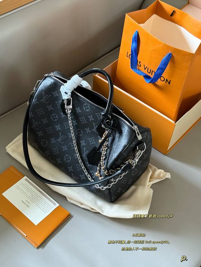 Box Included Size: 30*21cm Come check out the L's Speedy30 pillowcase! It's 30cm