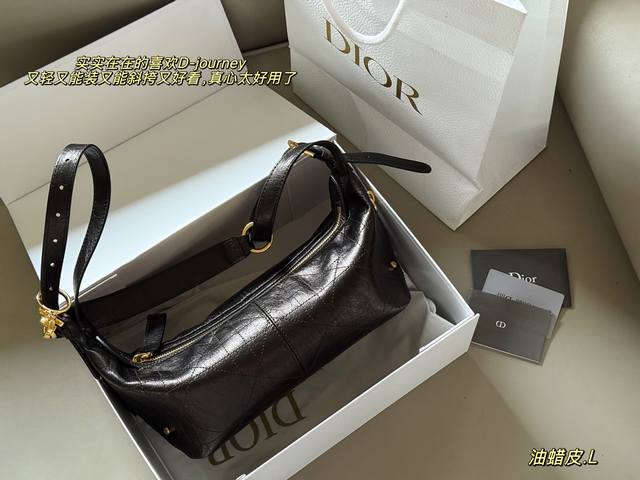 Leather with box Size: 32cm (top width * 13cm) New Hobo bag sneak peek Who can r