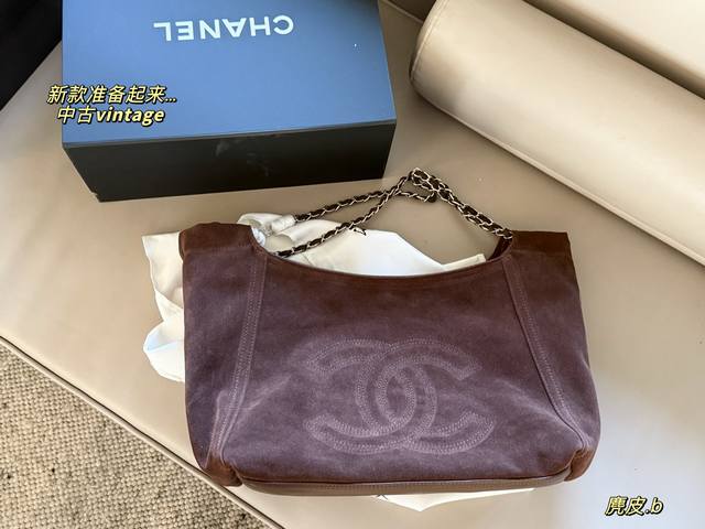 Suede with box Size: 44*28Cm New arrivals are coming soon Vintage New Chanel sho