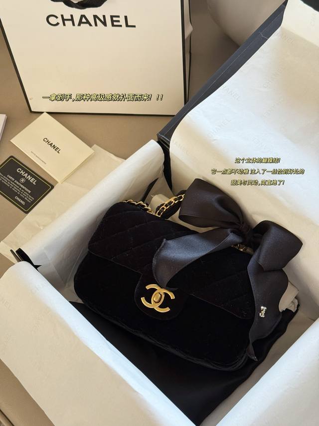 Velvet Finish with Box Size: 20*12cm Chanel 25K Bow The moment I held it, the se