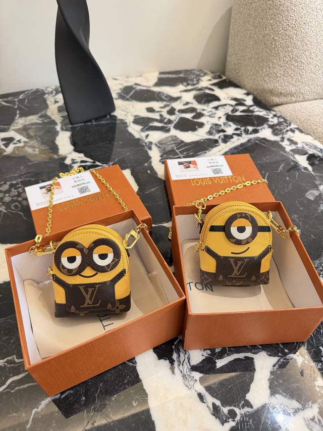 Who can resist such an adorable Minion bag?! [Wow!][Wow!] DIY Minion Coin Purse